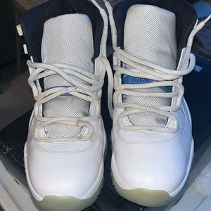 Air Jordan 11white/blue size 1 no insole visible wear good condition
